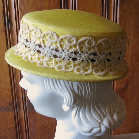 Cheerful Yellow Hat with Lace - Vintage Ladies' Formal Cap 21" Band Small to Med - Picture 1 of 7